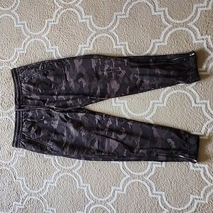 🩷 Athleta Farallon Jogger in Camo EUC